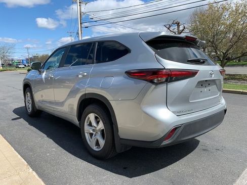 Used 2025 Toyota Highlander LE image 5