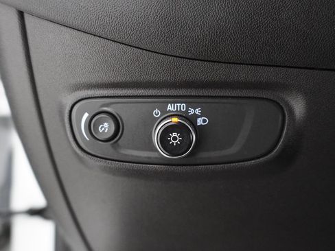 Used 2022 Chevrolet Equinox LS w/ LS Convenience Package FWD image 17