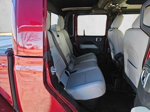 Used 2021 Jeep Gladiator Overland image 21