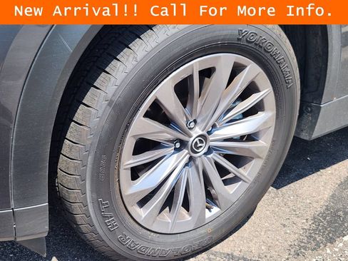 Used 2025 MAZDA CX-90 Plug-In Hybrid w/ Preferred AWD/4WD image 10