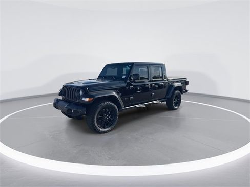 Used 2025 Jeep Gladiator Sport image 4