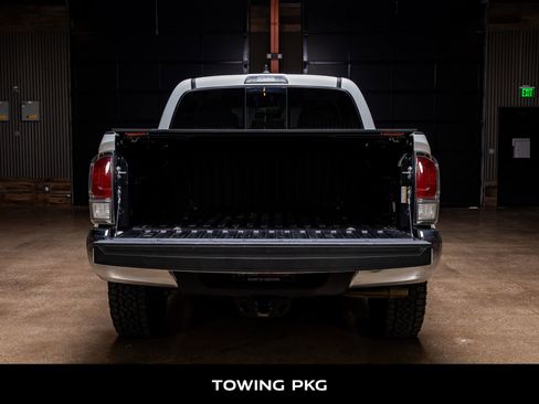 Used 2022 Toyota Tacoma TRD Off-Road image 9