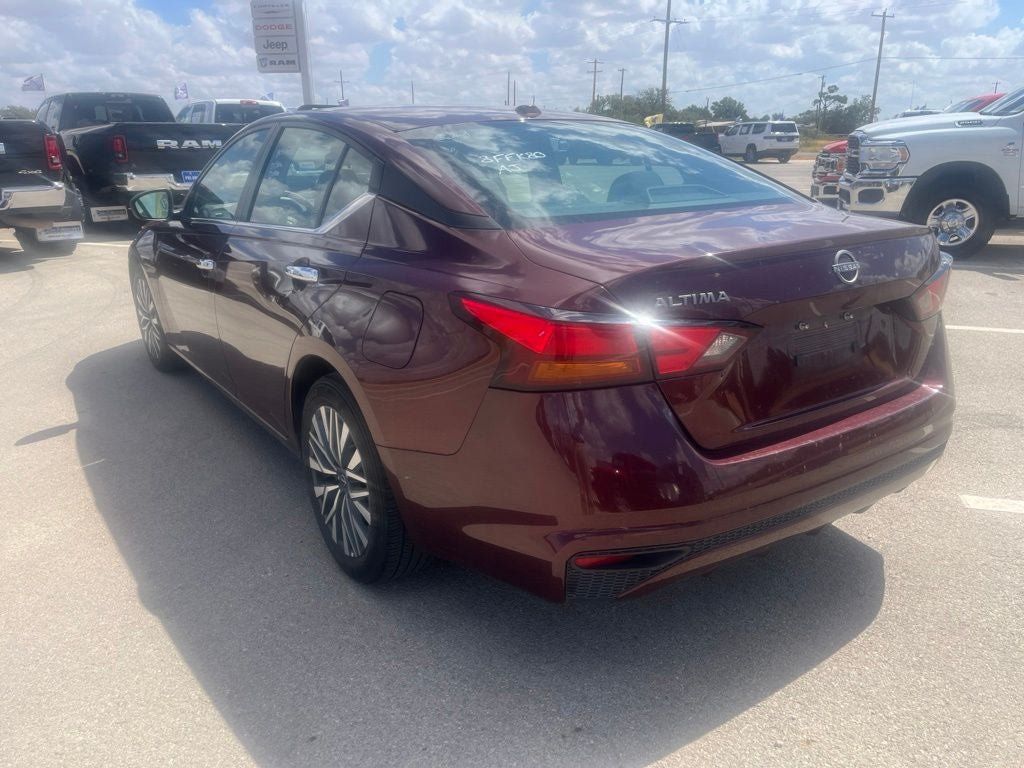 Used 2025 Nissan Altima 2.5 SV FWD image 3
