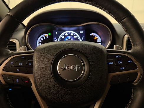 Used 2017 Jeep Grand Cherokee Limited RWD image 16