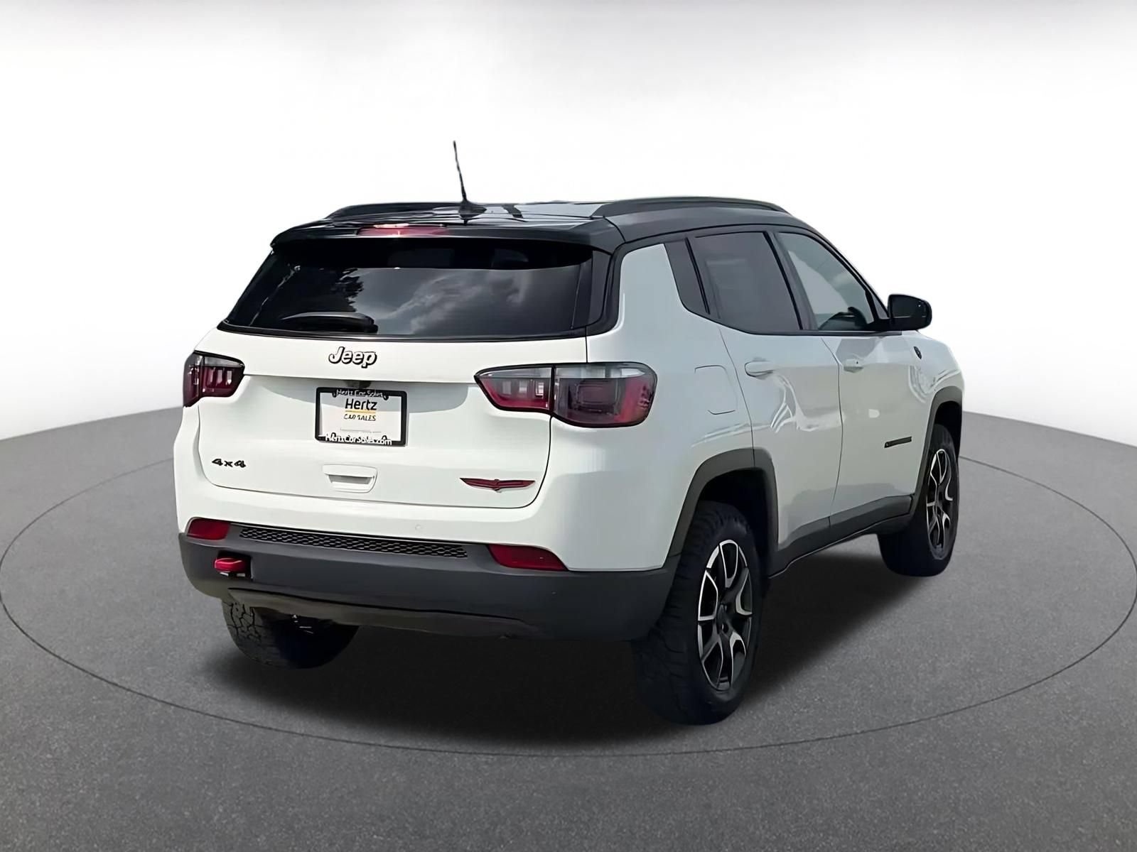 Used 2025 Jeep Compass Trailhawk AWD/4WD image 13
