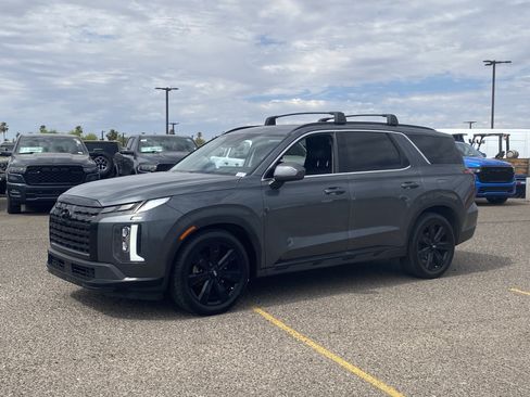 Used 2023 Hyundai Palisade XRT FWD image 2