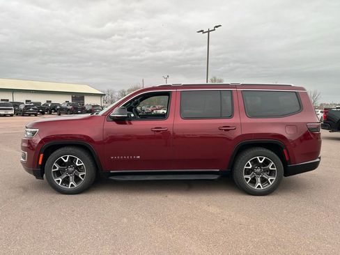 Used 2024 Jeep Wagoneer Series III AWD/4WD image 37