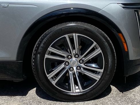 Used 2024 Cadillac Lyriq Luxury AWD/4WD image 12