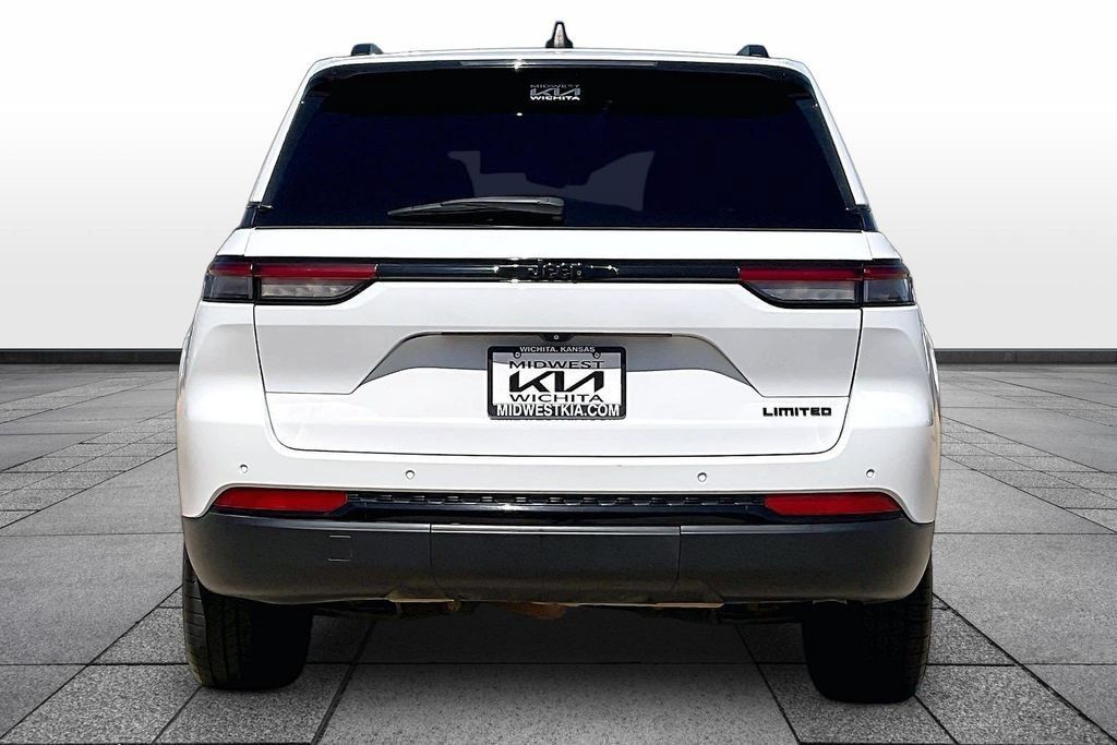 Used 2023 Jeep Grand Cherokee Limited w/ Black Appearance Package RWD image 4