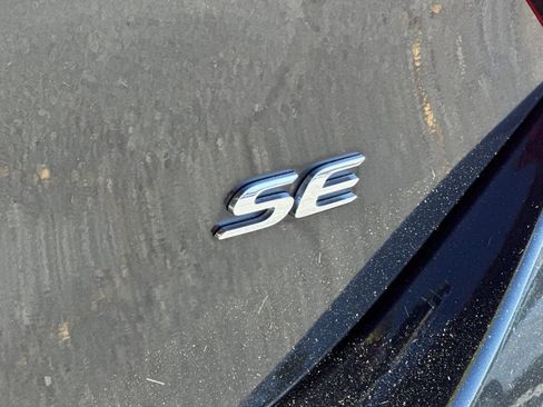 Used 2018 Toyota Corolla SE FWD image 25