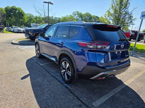 Used 2023 Nissan Rogue SL AWD/4WD image 2