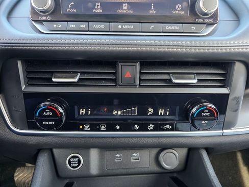 Used 2023 Nissan Rogue SV image 53