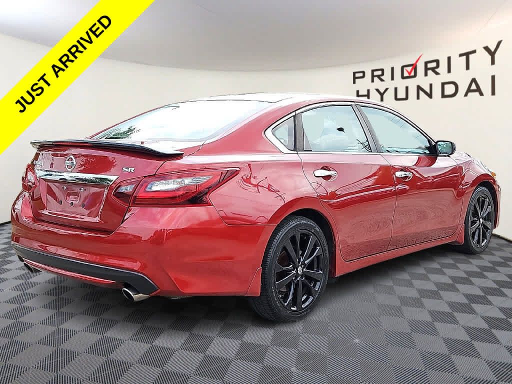 Used 2017 Nissan Altima 2.5 SR w/ Midnight Edition Package FWD image 4