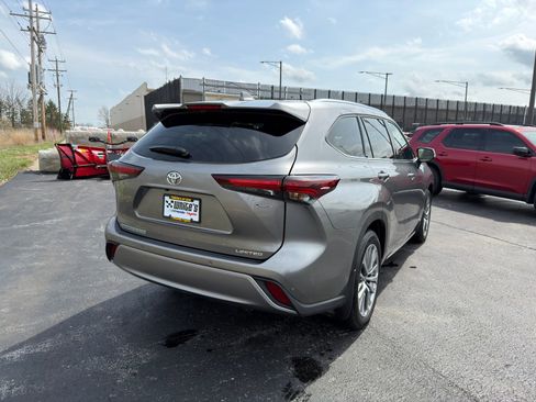 Used 2025 Toyota Highlander Limited AWD/4WD image 8