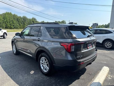 Used 2025 Ford Explorer Active AWD/4WD image 3