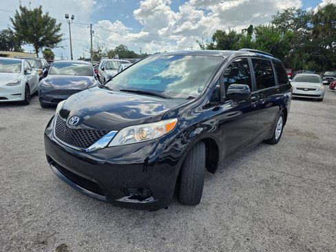 Used 2015 Toyota Sienna LE FWD image 3