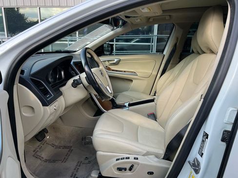 Used 2015 Volvo XC60 T5 Premier w/ Proximity Package FWD image 11