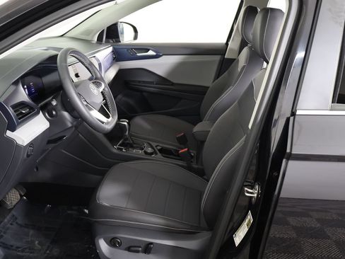 Used 2024 Volkswagen Taos SE w/ Taos Adventure Package (SXB) AWD/4WD image 31