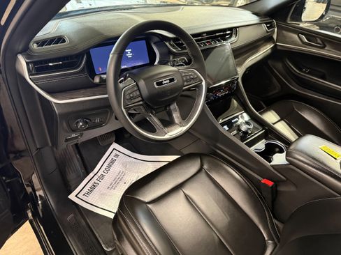 Certified 2025 Jeep Grand Cherokee L Limited AWD/4WD image 47