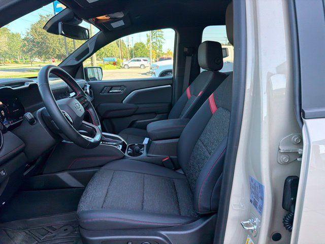 Used 2024 Chevrolet Colorado Z71 w/ Z71 Convenience Package 2 AWD/4WD image 10