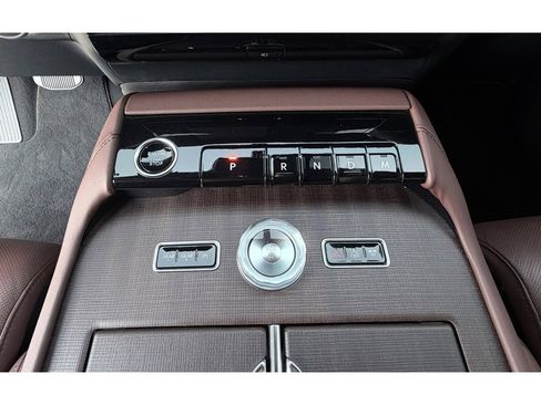 Used 2025 Lincoln Navigator Reserve AWD/4WD image 21