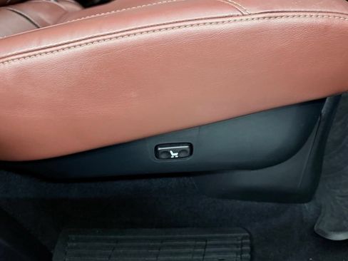 Used 2016 Lexus LX 570 4WD image 43