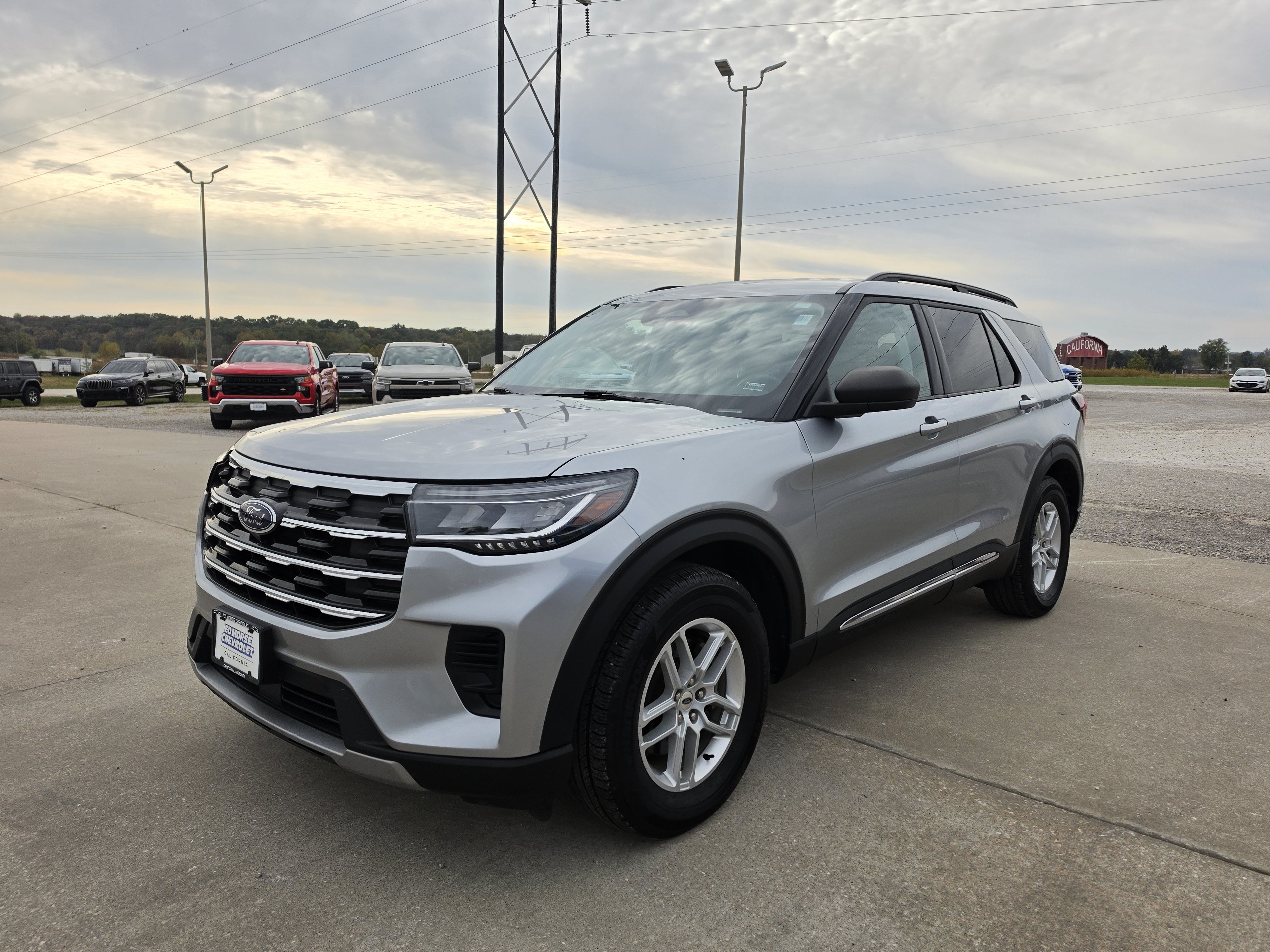 Used 2025 Ford Explorer Active AWD/4WD image 7
