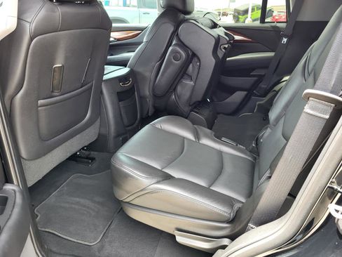 Used 2018 Cadillac Escalade 2WD image 14