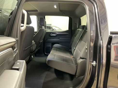 Used 2022 Chevrolet Silverado 1500 LT AWD/4WD image 22