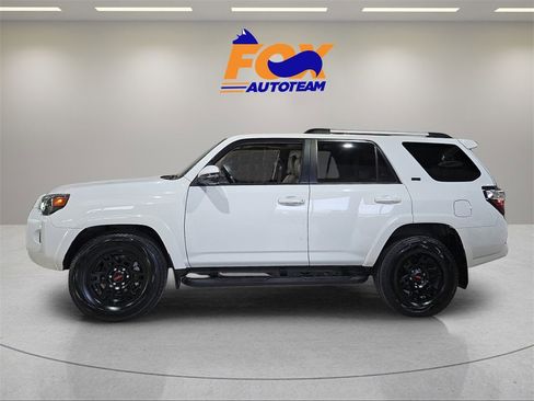 Certified 2022 Toyota 4Runner SR5 Premium image 2