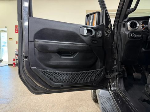 Used 2020 Jeep Wrangler Unlimited Sahara w/ Uconnect 4C Nav & Sound Group AWD/4WD image 24