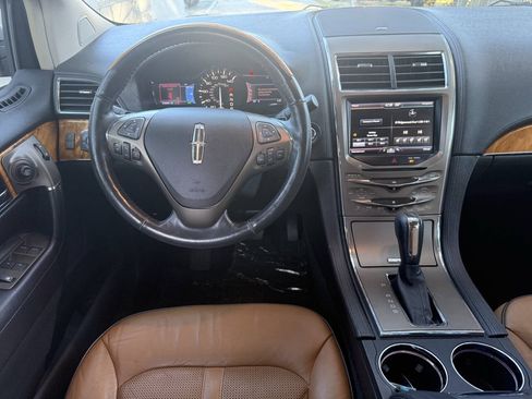 Used 2013 Lincoln MKX FWD image 11