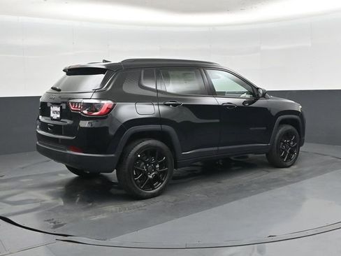 New 2026 Jeep Compass Latitude AWD/4WD image 4