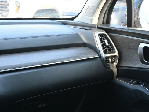 Used 2023 Kia Sorento EX w/ Panoramic Sunroof Package FWD image 8