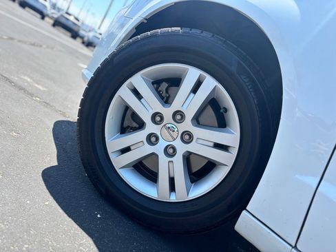 Used 2019 Dodge Grand Caravan SXT FWD image 6