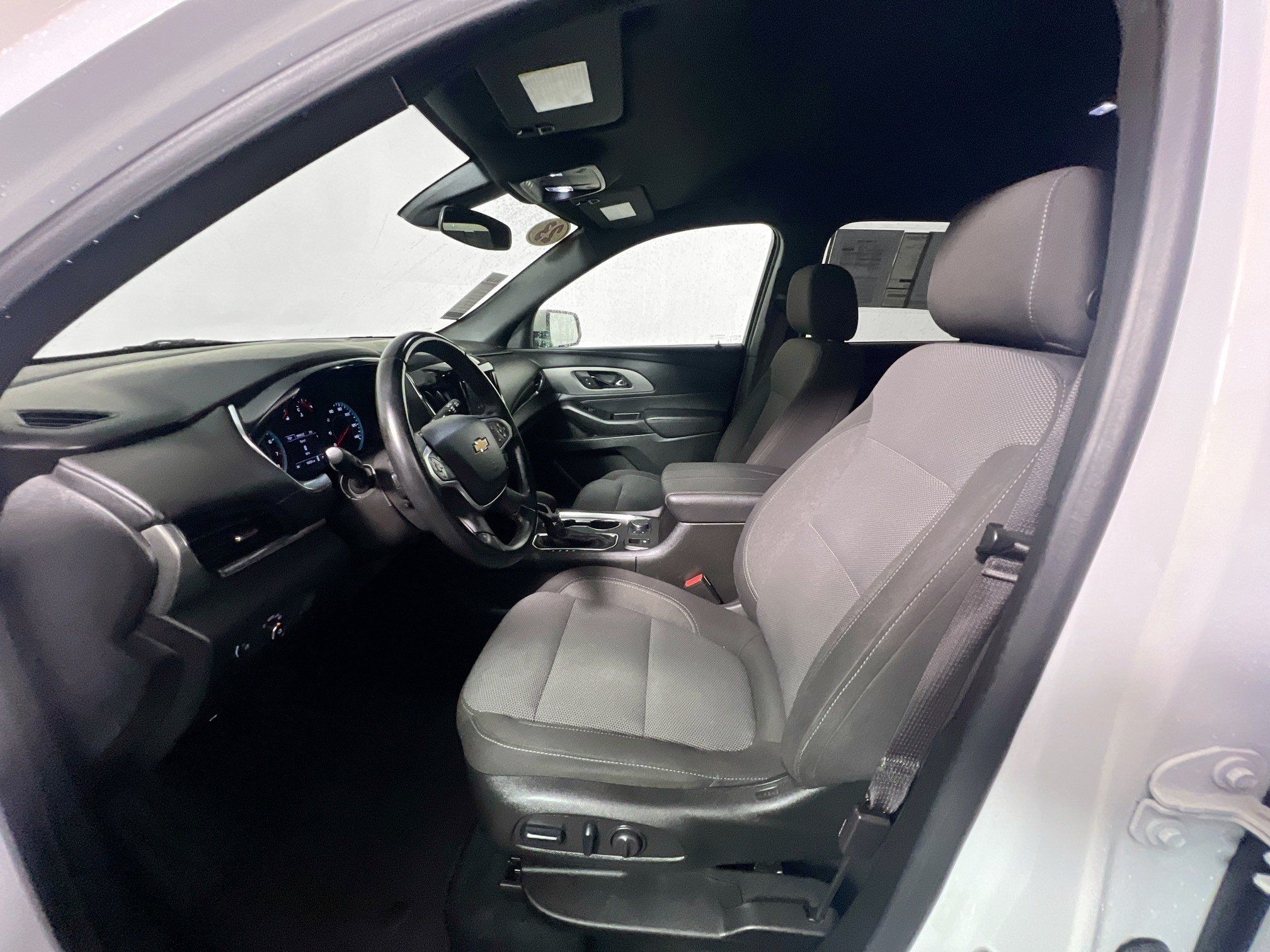 Used 2023 Chevrolet Traverse LT FWD image 14