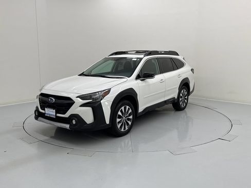 Used 2025 Subaru Outback Limited AWD/4WD image 2