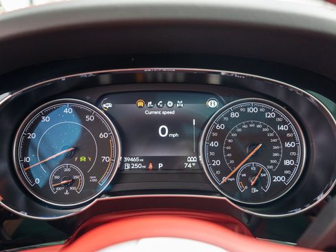 Used 2017 Bentley Bentayga AWD/4WD image 14