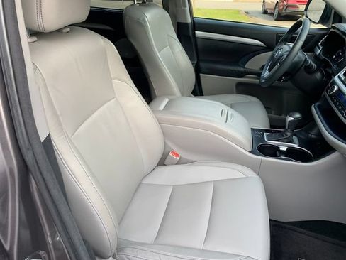 Used 2016 Toyota Highlander XLE FWD image 10