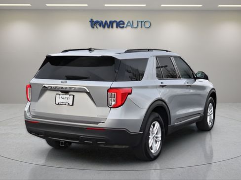 Used 2022 Ford Explorer XLT AWD/4WD image 5