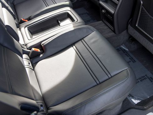 Certified 2025 Porsche Cayenne Coupe image 48