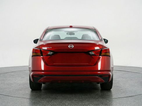 Used 2025 Nissan Altima 2.5 SV image 7