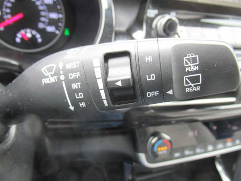 Used 2023 Kia Seltos EX image 24