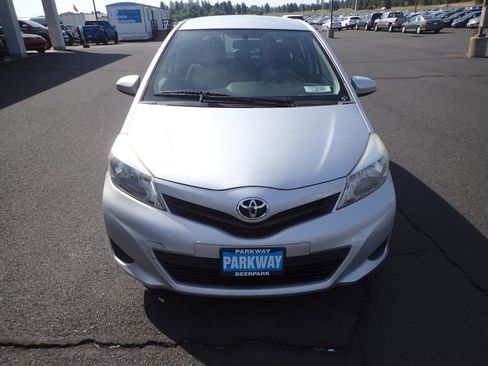 Used 2012 Toyota Yaris LE FWD image 8