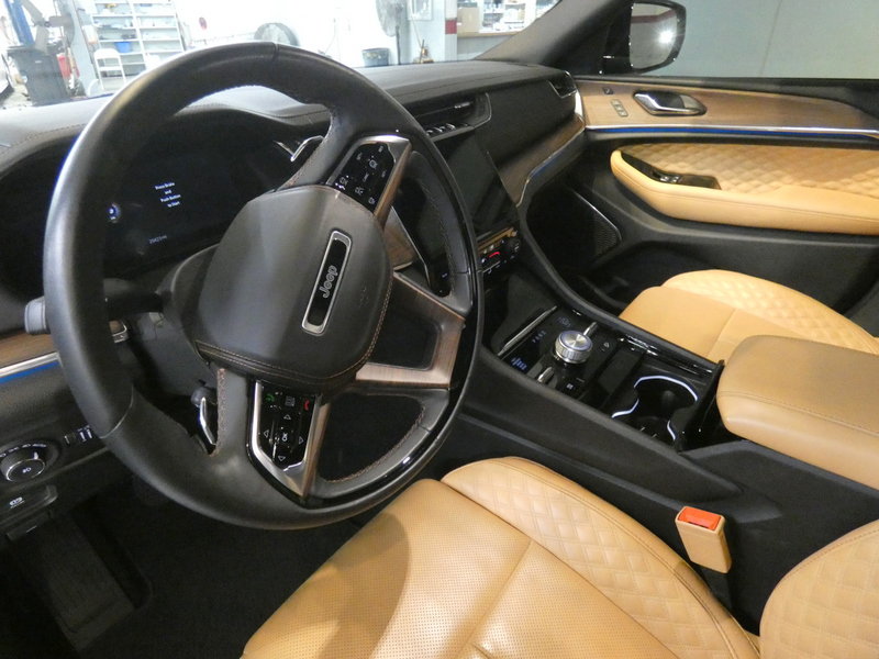 Used 2024 Jeep Grand Cherokee Summit w/ Luxury Tech Group V AWD/4WD image 9
