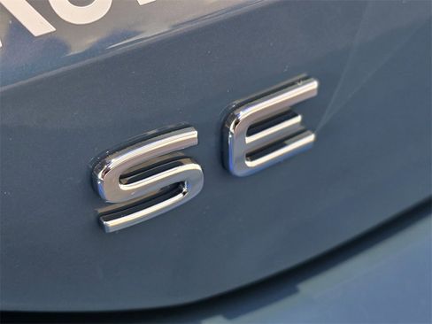 New 2025 Volkswagen Tiguan SE image 11