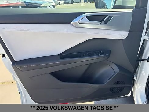 Used 2025 Volkswagen Taos SE w/ Panoramic Sunroof Package AWD/4WD image 13