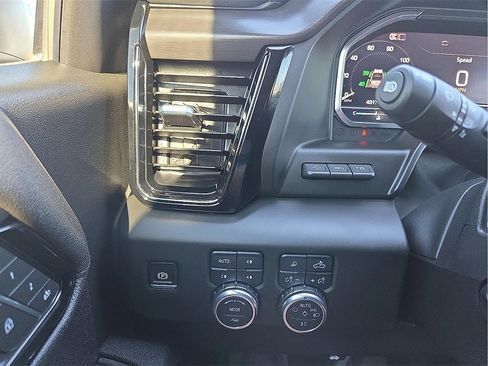 Used 2025 GMC Sierra 1500 AT4 w/ AT4 Premium Package image 9