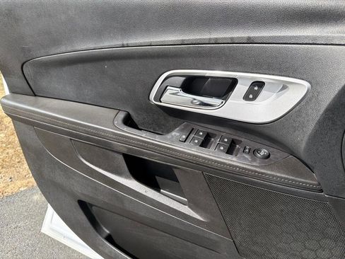 Used 2017 Chevrolet Equinox LS image 12