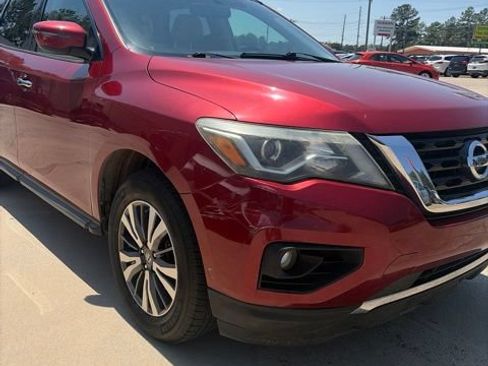 Used 2017 Nissan Pathfinder SV FWD image 4